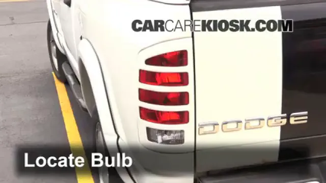 2002 Dodge Ram 1500 4.7L V8 Crew Cab Pickup (4 Door) Éclairage Feu clignotant arrière (remplacer l'ampoule)
